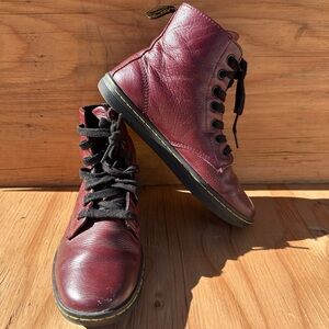 Dr.Martens Leyton boot in cherry red/ Burgundy Leather Boots